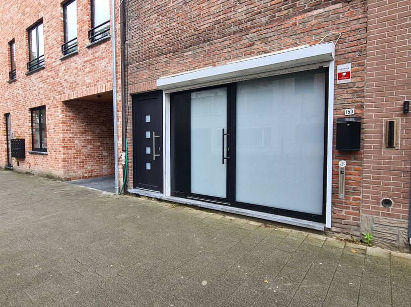 Handelspand met tal van mogelijkheden in centrum Turnhout<br />
<br />
Ligging: Het pand is gelegen in de Otterstraat, het verlengde naar de grote m