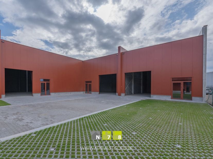 UNIT 15 GELEGEN IN BEDRIJVENPARK MANEBORN TE MAASMECHELEN.<br />
ALGEMEEN<br />
Dit nieuwe bedrijvencomplex omvat 2 fases met in totaal 23 KMO-units.