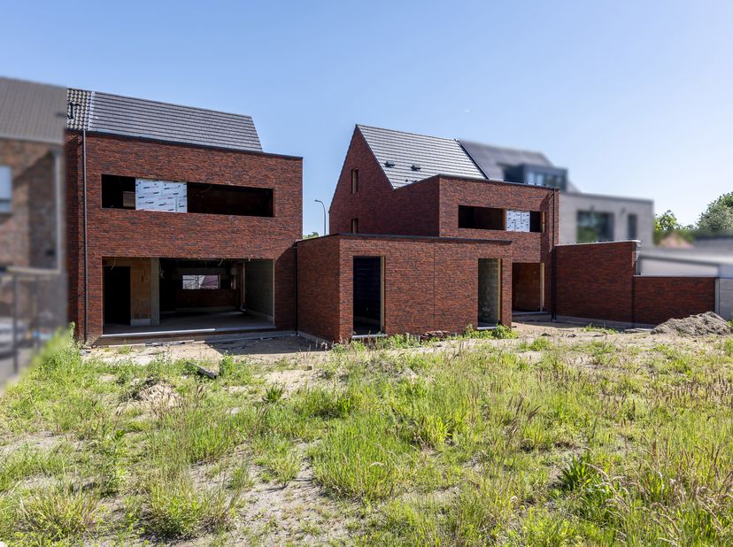 Moderne BEN nieuwbouwwoning met 3 slpk. te Meer - Hoogstraten!<br />
INDELING<br />
Gelijkvloerse verdieping:<br />
- Inkomhal met gastentoilet<br />