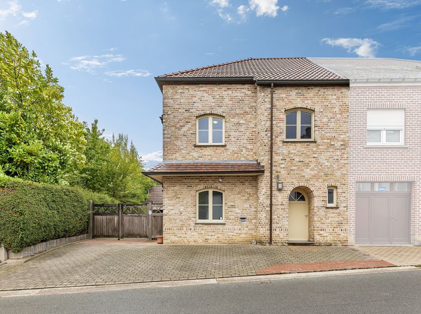 Huis te koop in Roesbeke 20,
                    9402 Meerbeke