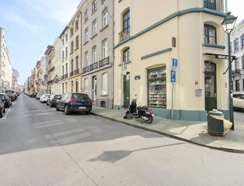                                         Commerce à vendre à Bruxelles, € 295.000
