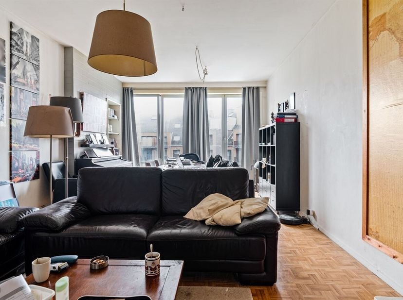 In het centrum van Lier bevindt zich dit duplex appartement met 2 slaapkamers. Het appartement bevindt zich op een rustige en aangename ligging in de