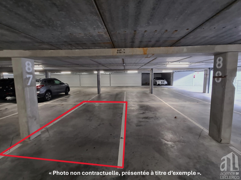 Au sein du sous-sol sécurisé de la résidence « L’Orée de Bozière », l’agence immobilière Leclercq vous présente cet emplacement de parking intérieur à