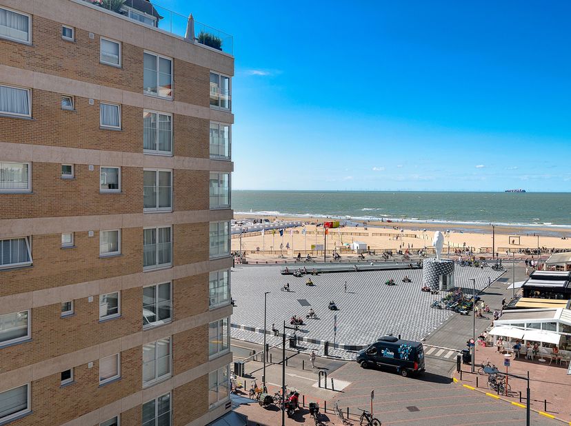 Dit verzorgde en volledig gemeubelde appartement combineert comfort, ruimte en een uitstekende ligging. Dankzij de uitstekende ligging bevindt u zich