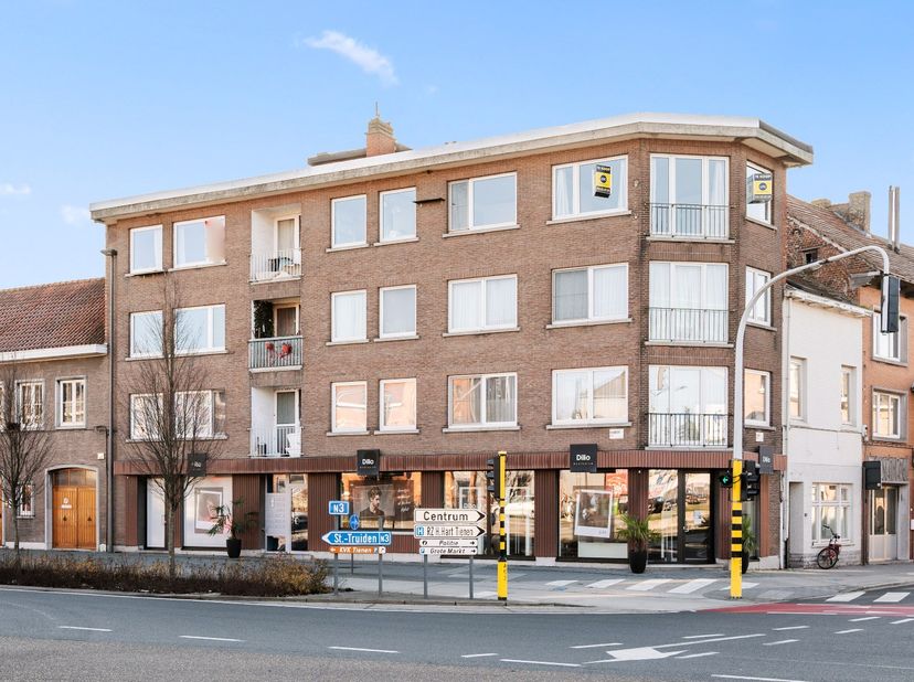 Dit gezellige en instapklare appartement ligt pal in het centrum van Tienen, op wandelafstand van scholen, winkels, supermarkten, openbaar vervoer en