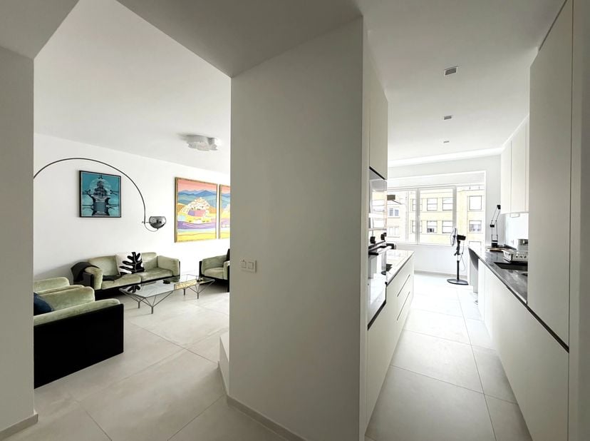 Gepresenteerd door Debora Peruch Tel : 0476/71.28.17 ou debora.peruch@victoire.be<br />
Victoire Junot stelt u graag dit elegante appartement met 2 sl