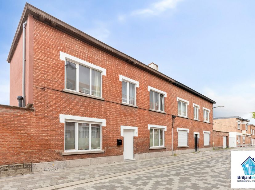 In een gegeerde en rustige buurt, op korte afstand van het centrum van Mechelen, bevindt zich deze stadswoning met tal van troeven. Dankzij de praktis