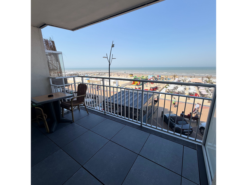 Studio op de Zeedijk ,Top locatie, 1ste verdiep, Lift aanwezig,<br />
uit de hand te koop wegens een sterfgeval.<br />
pas heel recent vernieuwd,<br /