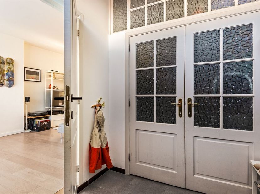 Gelegen in de Sterrenstraat bevindt zich deze charmante en instapklare woning, op een uitstekende locatie met alle nodige voorzieningen zoals scholen,