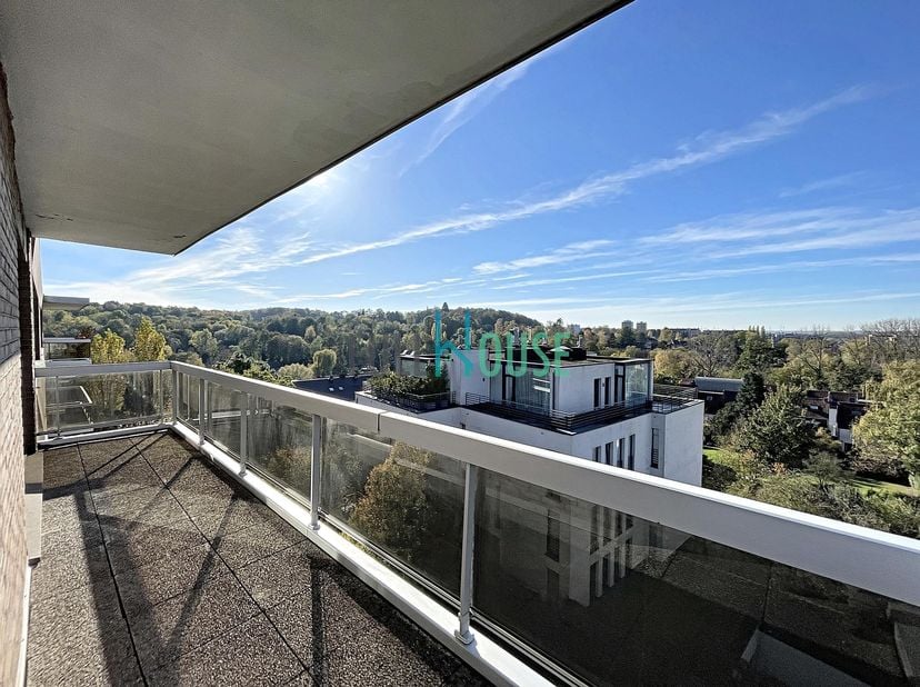 Observatoire-Uccle- close to the Lycee Francais, in a quiet closed area, not far from transport and shops, Superb 122 M2 3 bedrooms flat, composed as