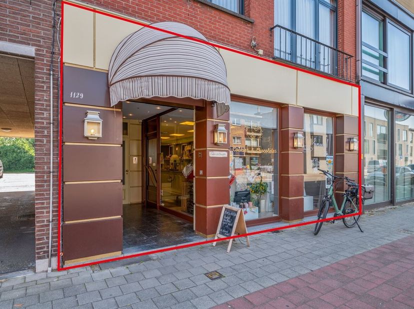 Commerciële ruimte met magazijn en tuin op toplocatie in Brasschaat <br />
Bent u op zoek naar een veelzijdige commerciële ruimte op een uitstekende l