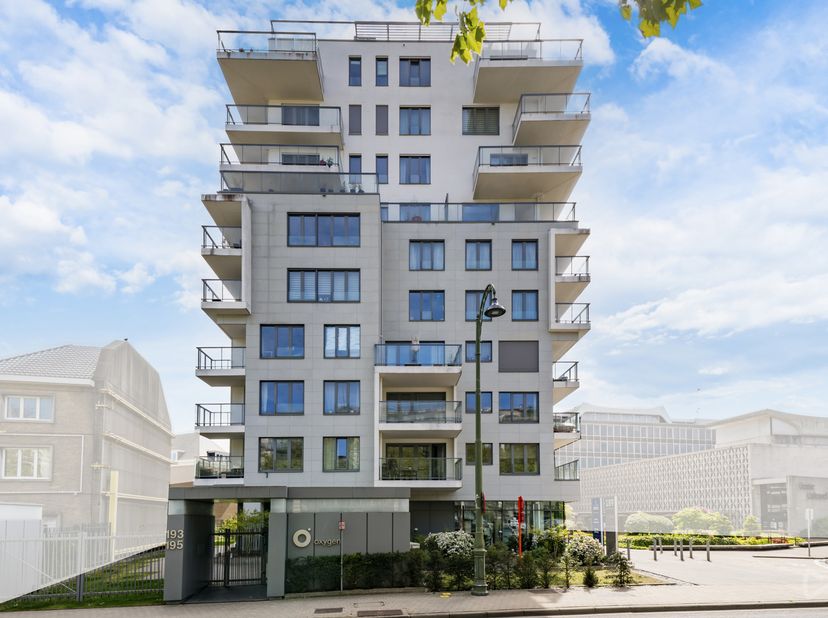 Info en bezoeken – 02 315 51 71<br />
Ideaal gelegen op de Vorstlaan, binnen het project Oxygen, biedt dit appartement een moderne indeling en optimaa