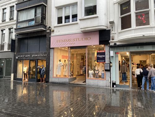                                         Handelsgelijkvloers te huur in Oostende, € 4.100
