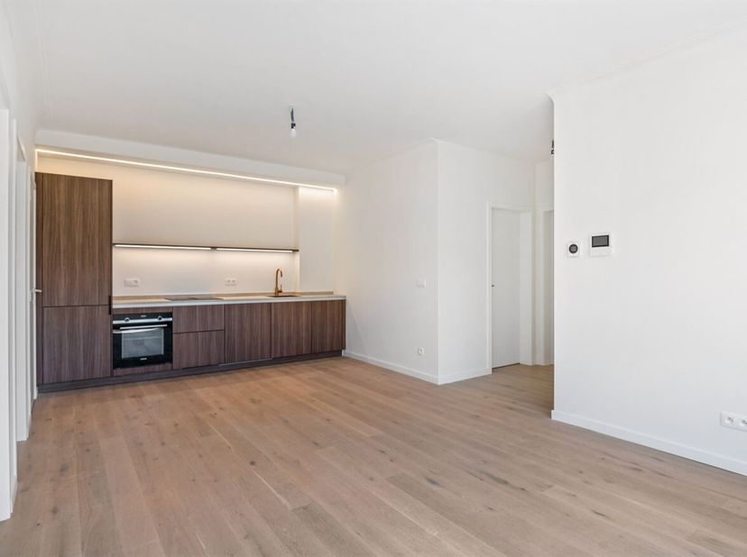 Prachtig app met 3 slpks en groot, zonnig terras!<br />
Dit prachtig appartement is centraal gelegen in een rustige straat in Lier met alle voorzienin