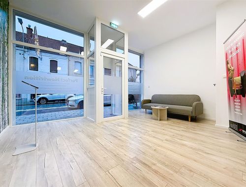                                         Rez-de-chaussée commercial à louer à Mouscron, € 400

