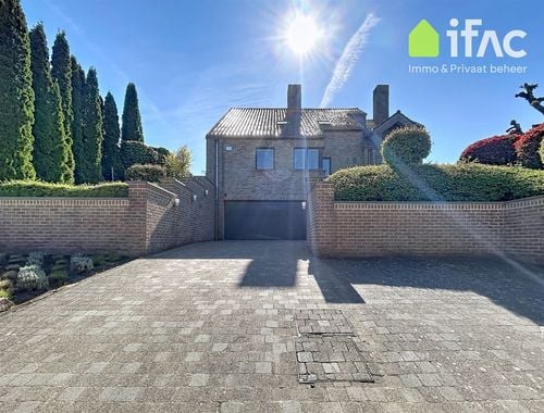                                         Villa à louer à Duisburg, € 2.950
