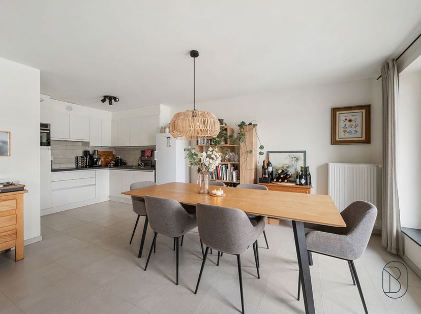 À vendre : appartement récent de 2 chambres à Landegem<br />
Situé dans la Stationsstraat à Landegem, dans un quartier calme mais particulièrement cen