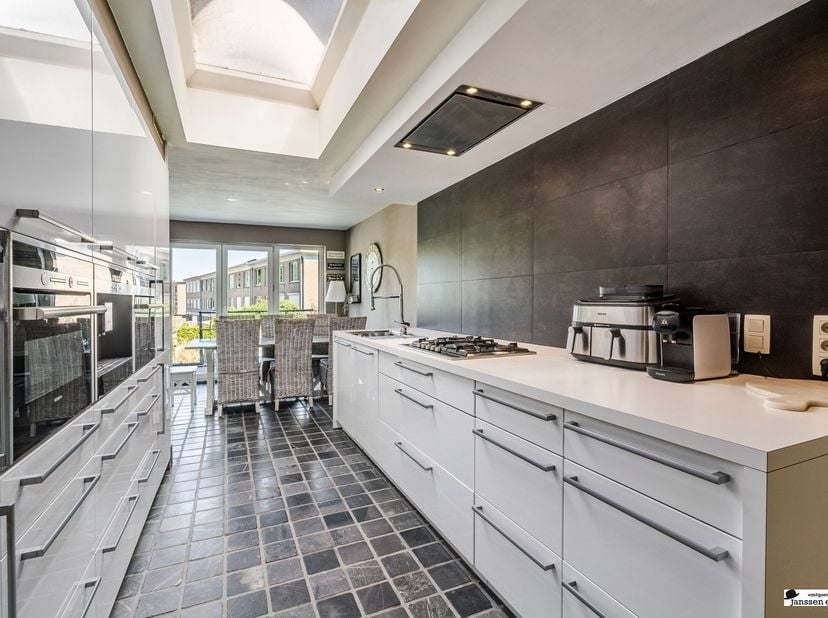 Maison familiale spacieuse et prête à emménager, avec 4 chambres, un garage et un jardin ensoleillé<br />
Vous recherchez une maison familiale spacie