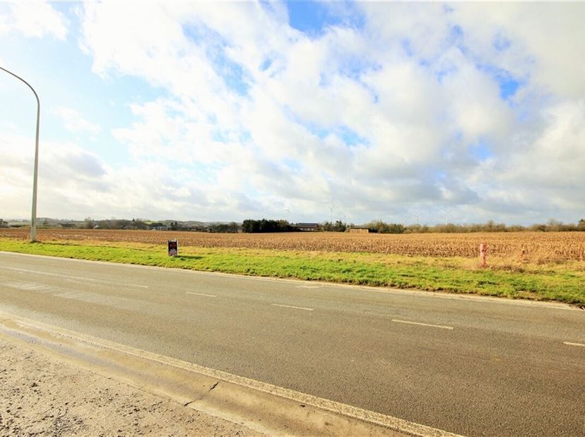 Terrain à bâtir dune superficie denviron 8 ares 50ca avec une longueur à rue de +- 17 m de façade pour une profondeur avoisinant les 50m. Le terrain f