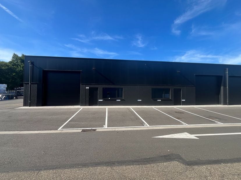 Bien professionnel à louer
                    à 3500 Hasselt