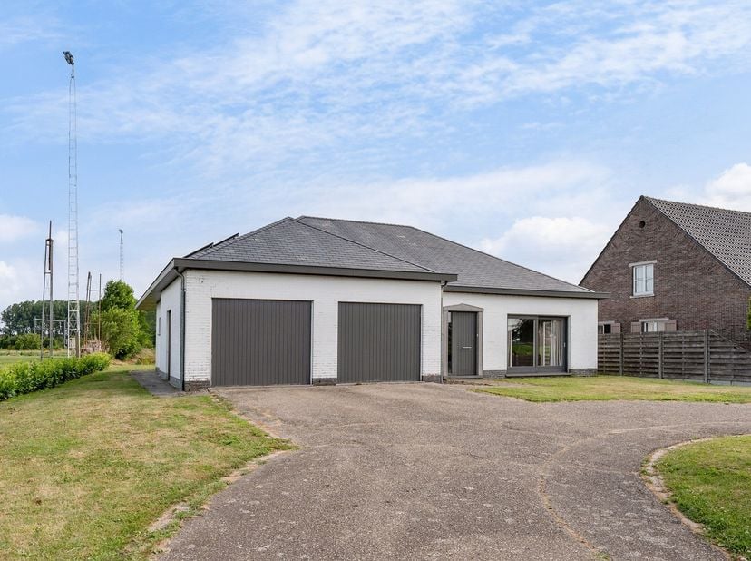 Huis te koop in Liersesteenweg 348,
                    2590 Berlaar