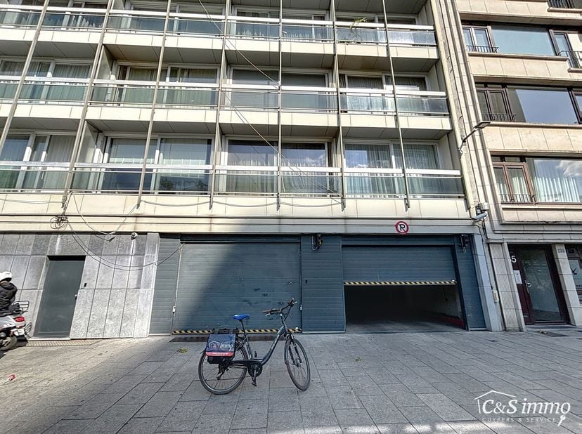 <br />
Emplacement P67 à vendre sur l'Italiëlei, près de l'Operaplein et de la Franklin Rooseveltplaats.<br />
Découvrez cette place de parking sur l'