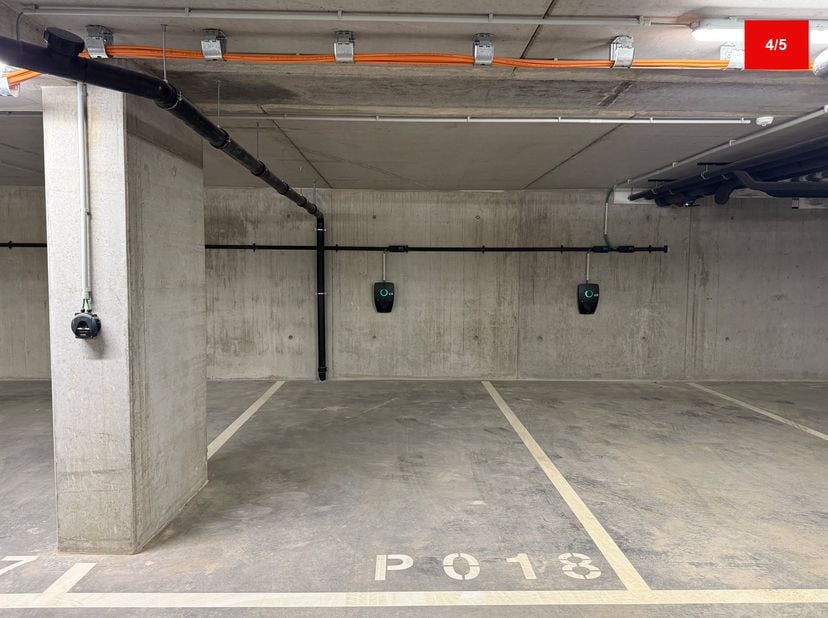 Je loue en tant que particulier une place de parking dans le garage souterrain du nouveau projet Burenberg (site situé entre la Kaboutermansstraat, Go
