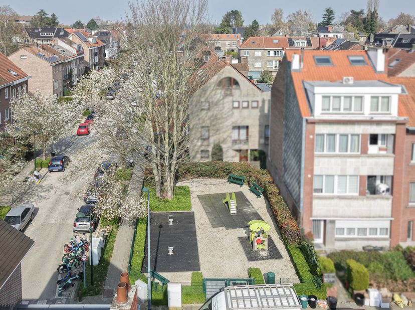 Maxime Real Estate stelt een perceel voor in een gegeerde buurt, vlakbij het Bronnenpark.<br />
Dit hoekperceel geniet van een uitstekende ligging en