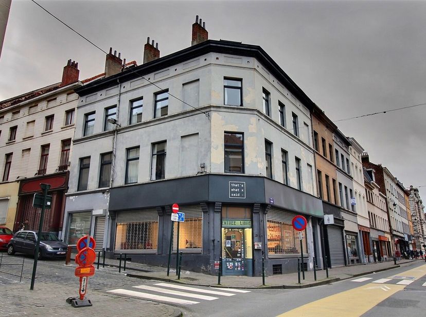 Infos &amp;amp; Visites, contactez Jean-Philippe : +32 492 56 33 19 - jp@bytheway.be. Situé au coeur du quartier des Marolles, à quelques pas de la Place