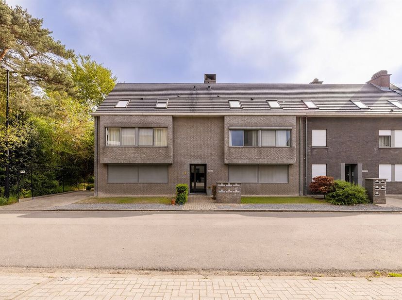 Architecturaal High-End Appartement met Zonneterras en Garage in Centrum Geel.<br />
In het centrum van Geel bevindt zich dit lichtrijke, architectura