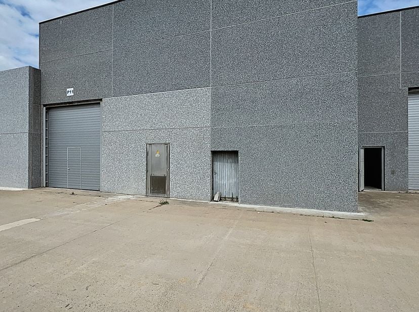 Bien professionnel à louer
                    à 8906 Elverdinge