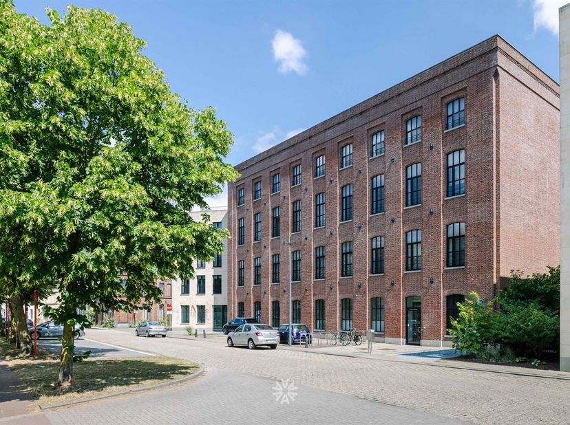 GENT | Ruim gelijkvloers kantoor te koop op een toplocatie in het historisch centrum<br />
<br />
Bent u op zoek naar een instapklare kantoorruimte