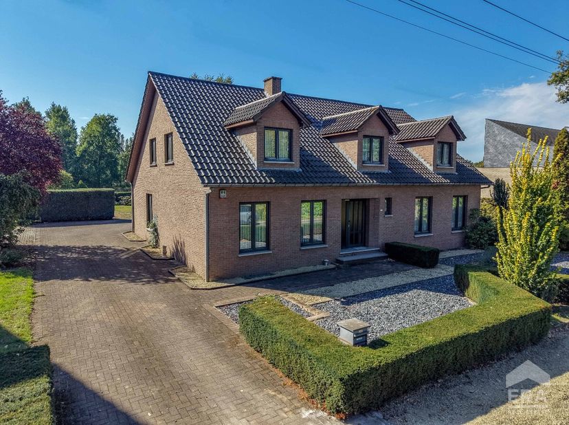 Huis te koop in Zandstraat 64,
                    3590 Diepenbeek