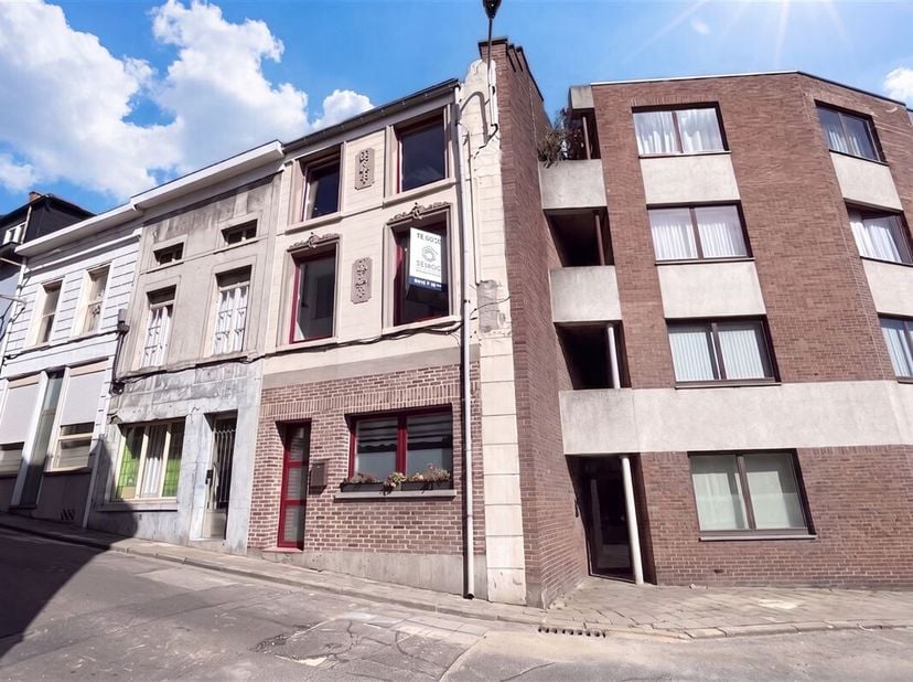 MAISON DE VILLE AVEC 3 CHAMBRES ET TERRASSE SUR LE TOIT<br />
Cette maison est située près du marché de Geraardsbergen et à proximité des transports e