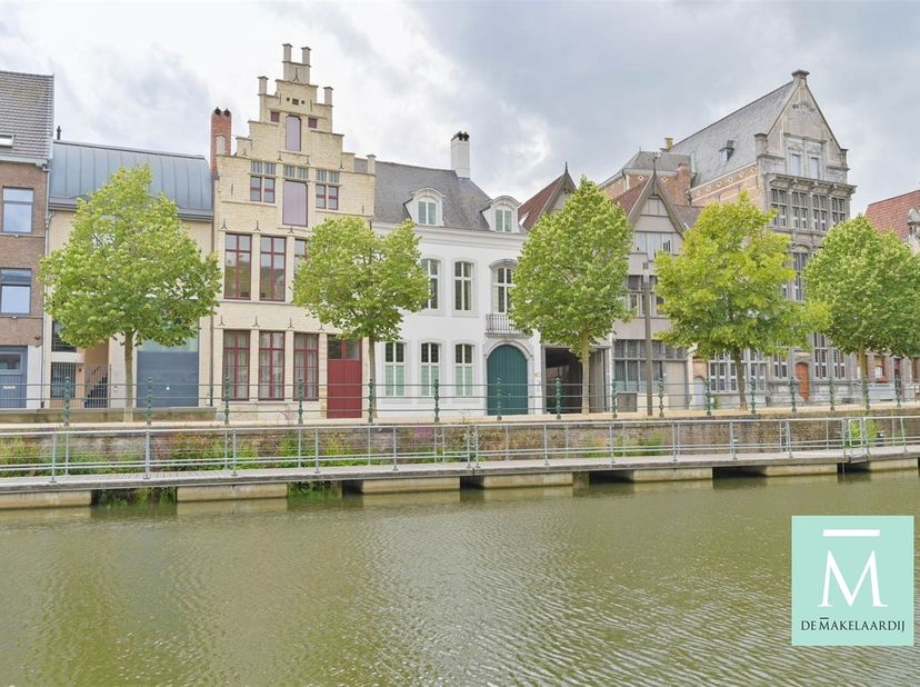 Prachtige loft in het historisch centrum van Mechelen<br />
Wonen in luxe op een toplocatie aan de Dijle in de Mechelse binnenstad? Dan is deze oppor