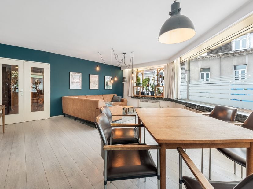 Caractéristiques principales :<br />
<br />
-113 m², prêt à emménager et moderne<br />
-3 chambres<br />
-Séjour lumineux et ouvert avec grandes fenêt