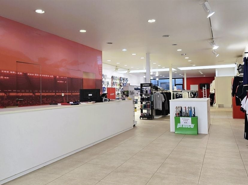 Cette propriété commerciale au cur de Kortenberg représente une excellente opportunité pour votre entreprise. La façade moderne et les vastes vitrines