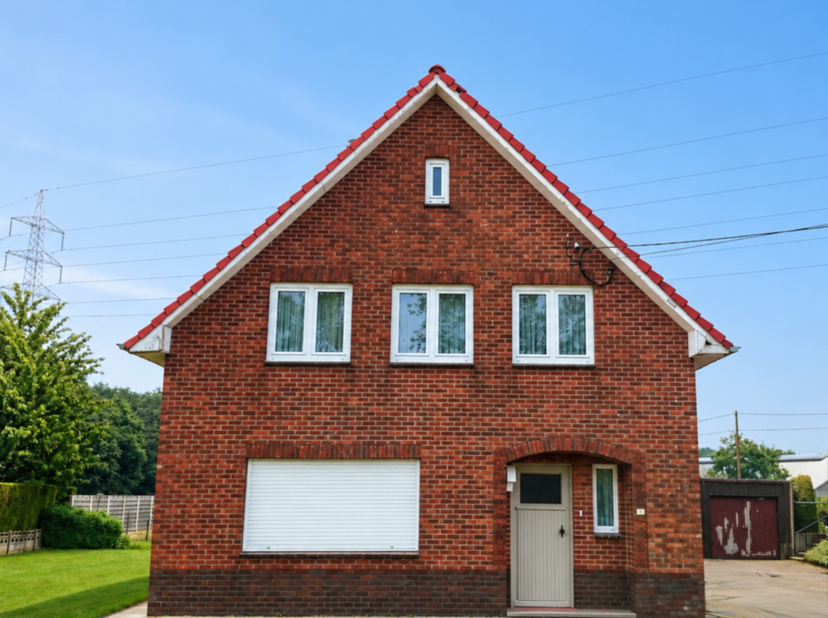 Deze charmante woning, gelegen in de Rietenstraat 3 te Wijshagen, ligt in een aangename en rustige omgeving, vlak bij het Archeologisch park De Rieten