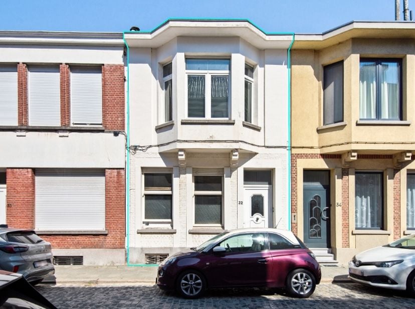 Deze herenwoning vinden we terug in de residentiële wijk het "Pulhof", zeer rustig gelegen in een enkelrichtingsstraat.&amp;nbsp; Deze woning bevindt zich