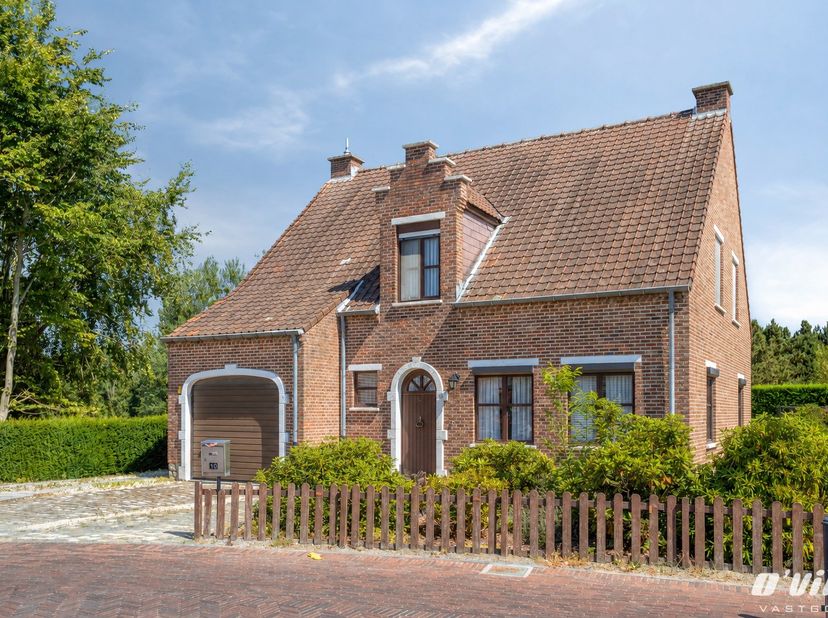 Deze charmante en verzorgde woning in een rustige, doodlopende straat in het hart van Erps-Kwerps heeft de ideale indeling en zelfs nog uitbreidingspo