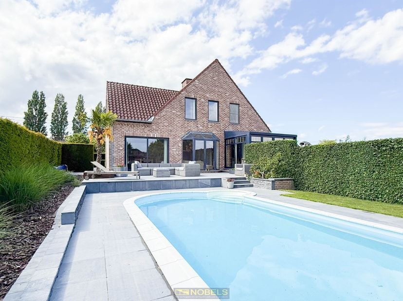 À vendre : Villa lumineuse et économe en énergie avec piscine sur un terrain de 1.048 m² à Ellezelles !