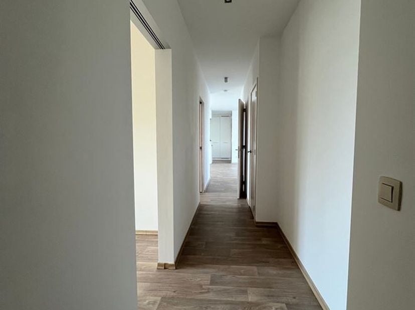 Appartement lumineux et prêt à l'emploi avec 2 chambres à coucher, terrasse spacieuse et parking<br />
Situation : Situé sur la Poederleesteenweg à Li