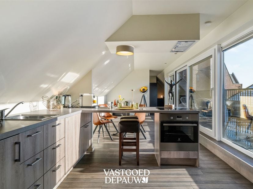 Penthouse récent et économe en énergie à louer au cœur de Ruddervoorde !<br />
<br />
Ce magnifique penthouse allie le confort moderne à un emplacem