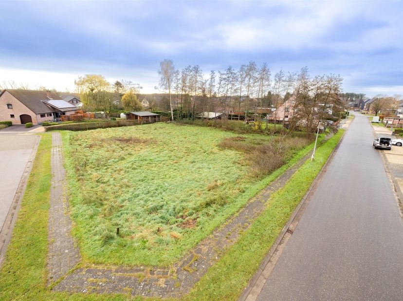 Bouwgrond hoekperceel voor OB van 8a84 op TOPlocatie te Lille <br />
<br />
Ligging: De grond is rustig gelegen te Lille in een doodlopende kindvrie