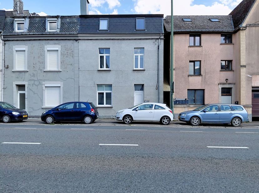 Te koop in Aarlen – Appartement met 1 slaapkamer, terras en privétuin<br />
<br />
W Immobilière biedt u in Aarlen dit charmante gelijkvloerse apparte