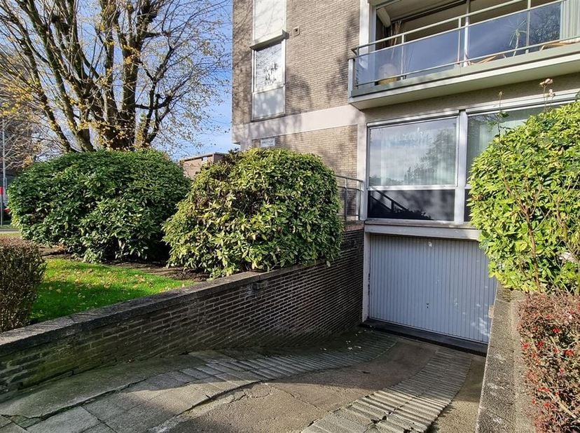 Un emplacement de parking est proposé à la vente dans le parking souterrain de la résidence Hestia au coin de Fruithoflaan/Berchemboslaan.<br />
L'acc