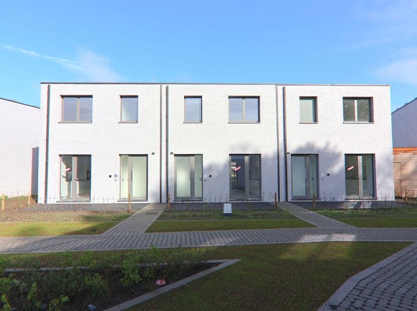 HEDENDAAGSE &amp; ENERGIEZUINIGE HOB MET 3 SLKS <br />
Wij bevinden ons in de stad Bree gelegen in noord-limburg. De stad Bree staat gekend om zijn rust,