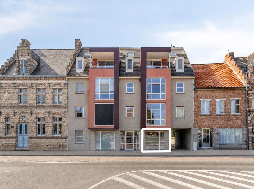 Bedrijfsvastgoed te koop in Woumenweg 242 bus 2,
                    8600 Diksmuide
