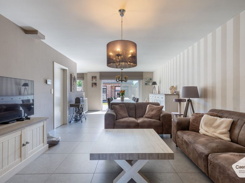 Ontdek deze instapklare woning met een uitstekende EPC-score A waar comfort, energiezuinigheid en veelzijdigheid perfect samenkomen. Bij het betreden