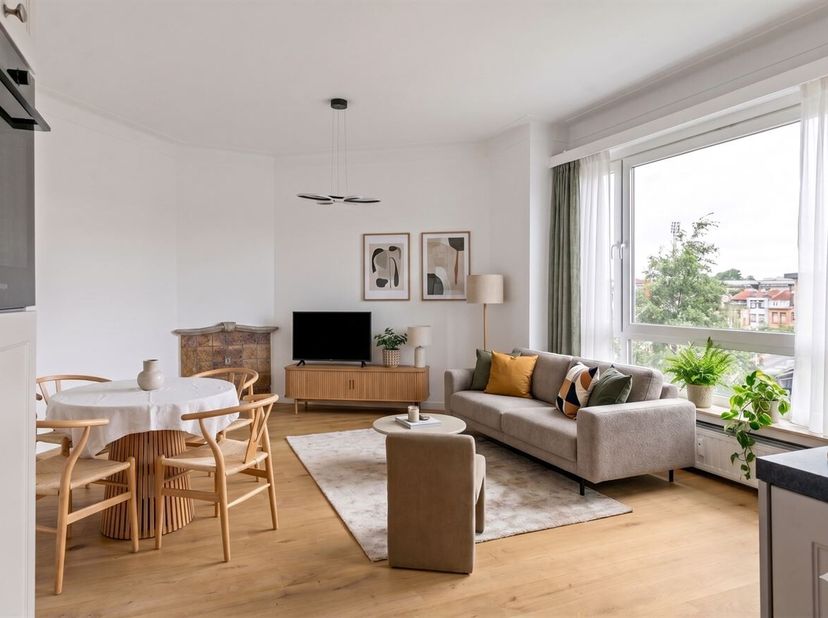 Prachtig Gerenoveerd appartement (78m²) met 2 slaapkamers, badkamer en berging op toplocatie te Antwerpen!<br />
Ligging: Gelegen op toplocatie te Ant
